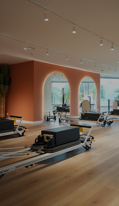 Estudio de pilates con máquinas 